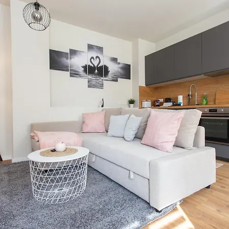 Fullhouse - - F45 - Smarttv - Nespresso צוויקאו