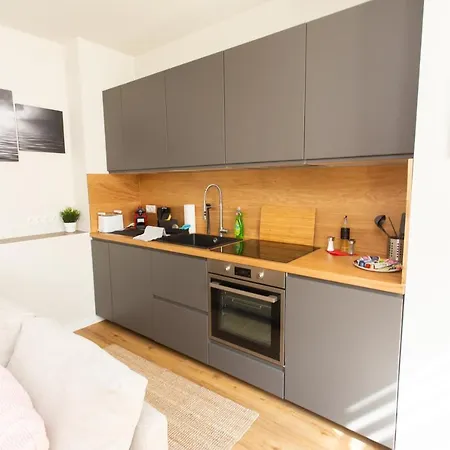 Fullhouse - - F45 - Smarttv - Nespresso