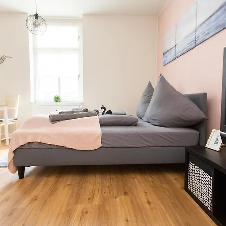 Fullhouse - - F45 - Smarttv - Nespresso Zwickau