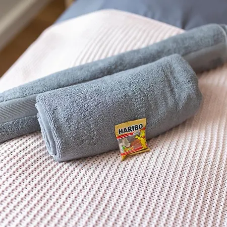 Fullhouse - - F45 - Smarttv - Nespresso Zwickau