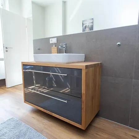 Fullhouse - - F45 - Smarttv - Nespresso צוויקאו