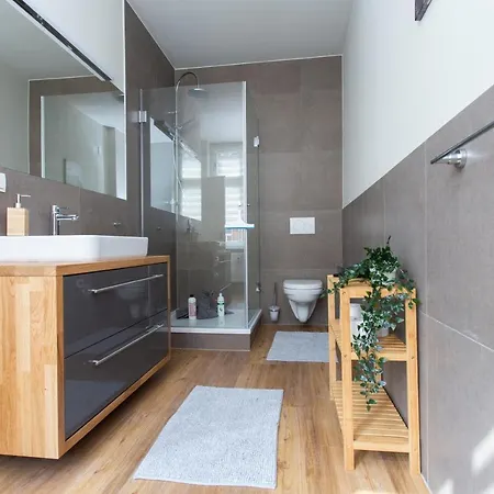 Fullhouse - - F45 - Smarttv - Nespresso צוויקאו